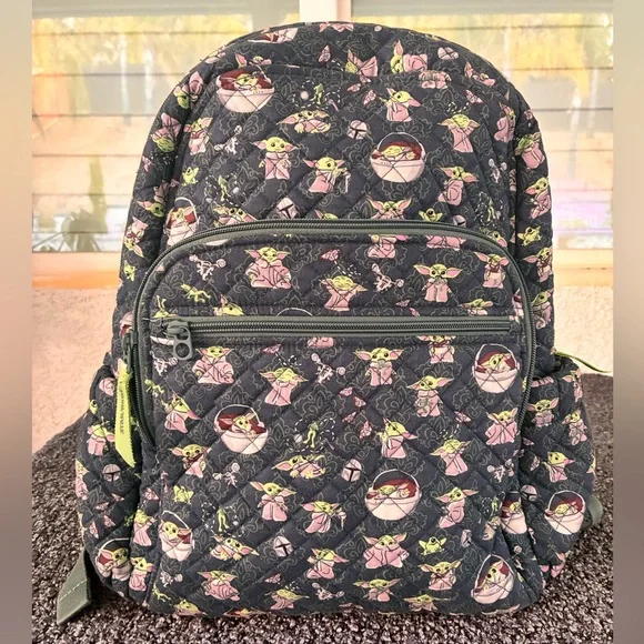 Medallion Vera Bradley Campus Vera Bradley Resort Medallion  display picture 3